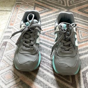 New Balance Women’s 7.5 Athletic Shoe